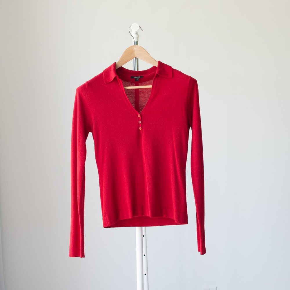 Thin vneck sweater size medium